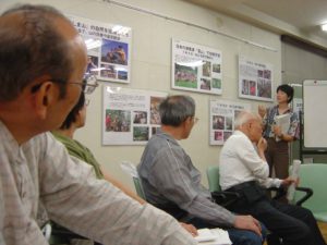初回の講師は、ECOPLUS代表の高野孝子。持続可能な社会の概念などを講義しました。